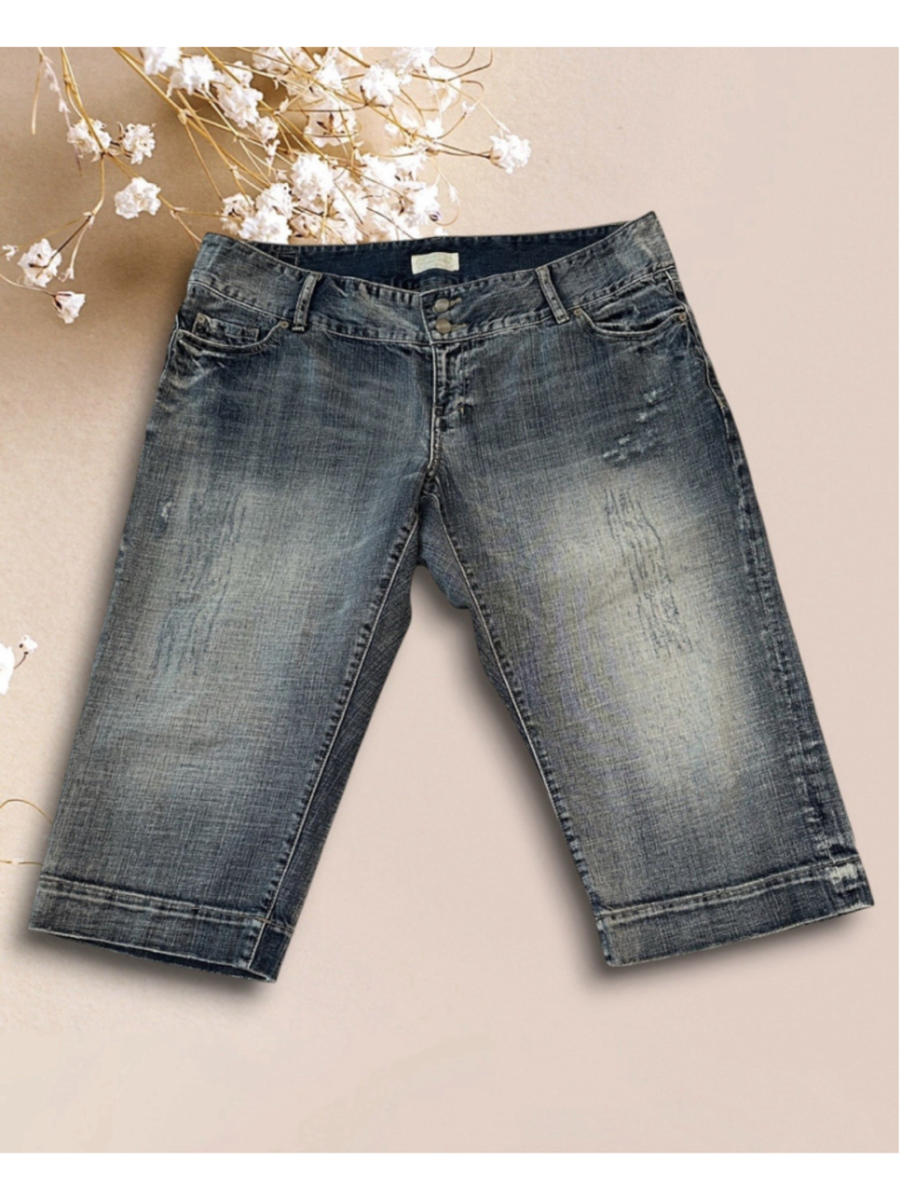 Maurices Low-Rise Capri Jeans Womens 16 Stonewashed Blue Durable Distressed